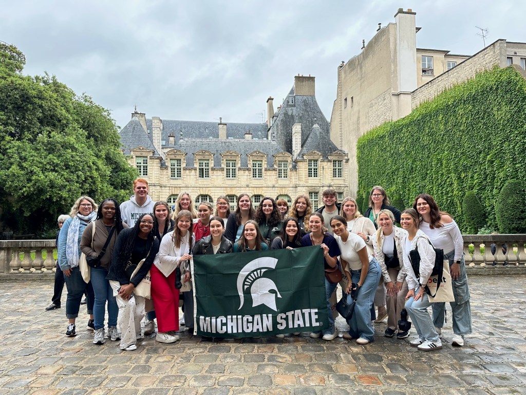 MSU sports media students in 2024 in paris in front of a chateau
